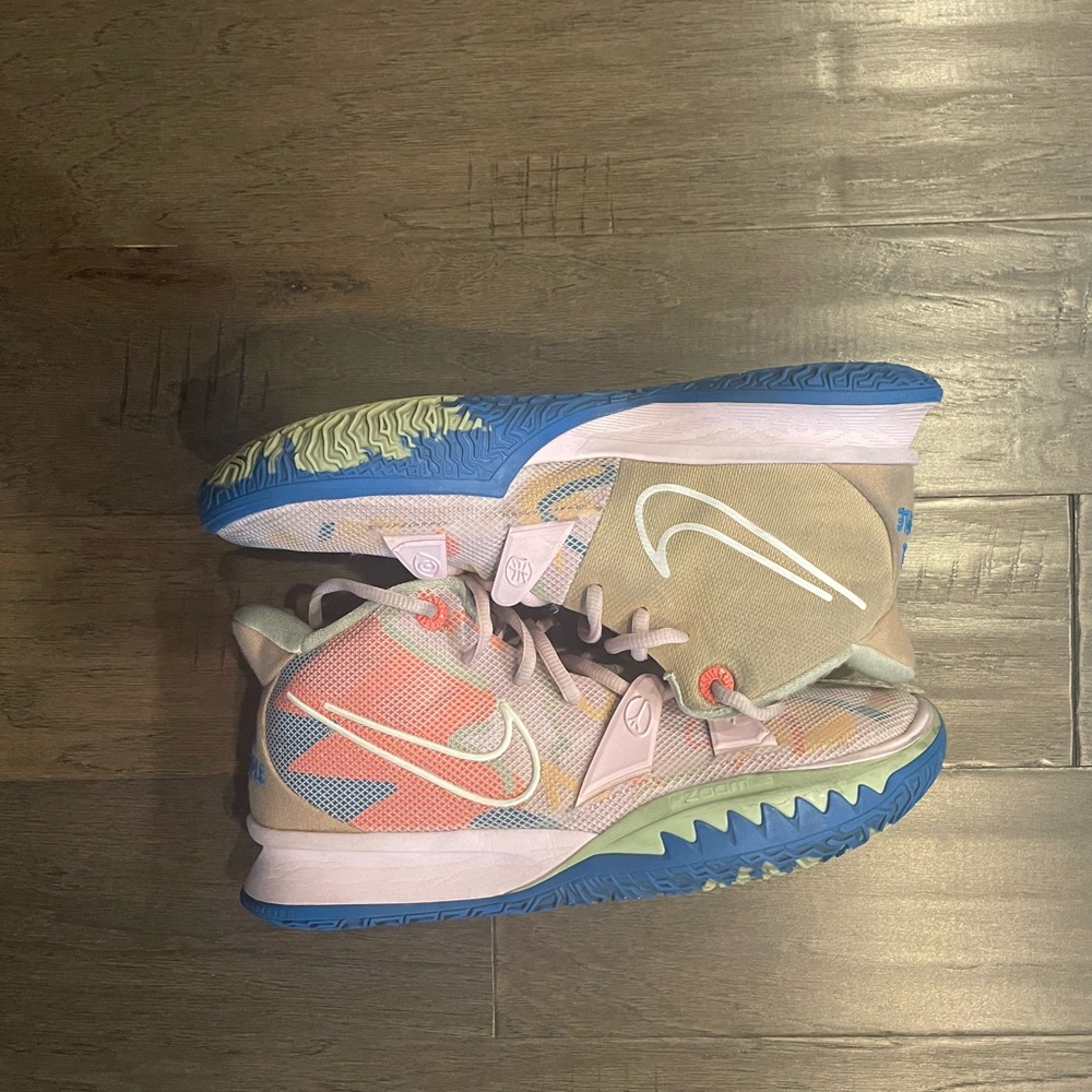 Kyrie 7 EP 1 world 1 people - Regular Pink